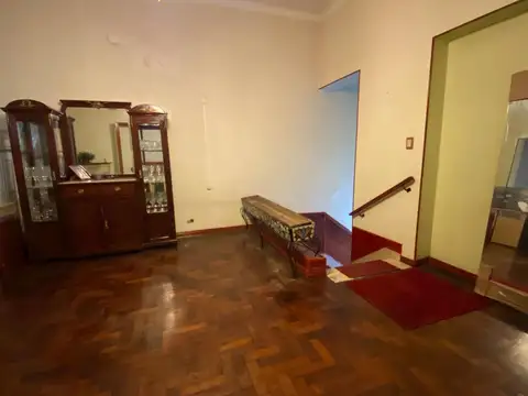 Departamento de dos pisos en barrio norte