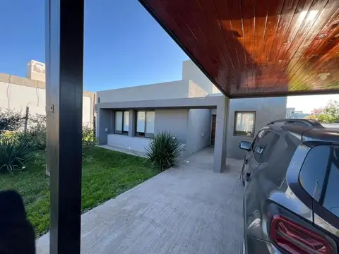 CASA EN VENTA BARRIO CERRADO TEJAS IV CON PILETA