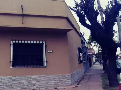 Casa 3amb c/cochera y 2 patios (Pringles 1400 - Ramos Mejía)