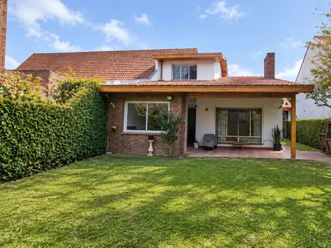 VENTA CASA 5 AMB CON COCHERA Y JARDÍN BERNAL