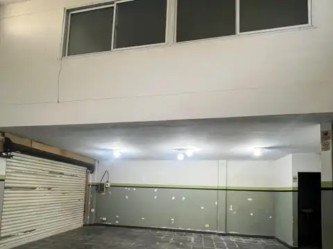 Local en Alquiler en Pompeya, $ 720.000