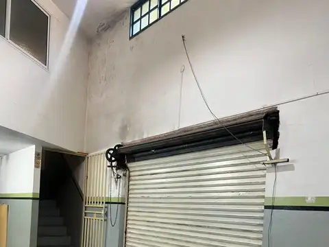 Local en Alquiler en Pompeya, $ 720.000