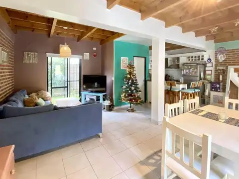 Casa 4 ambientes con 2 baños