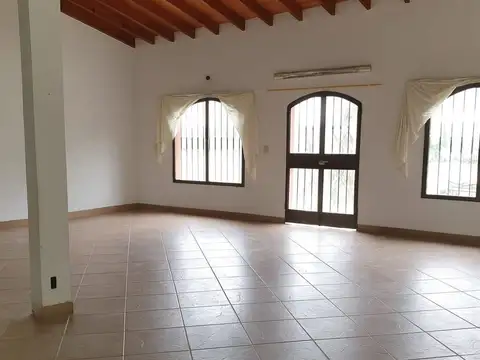 CASA EN VENTA  + 2 LOCALES APTO BANCO OPORTUNIDAD