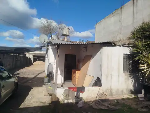 Casa 2 ambientes con 1 baño
