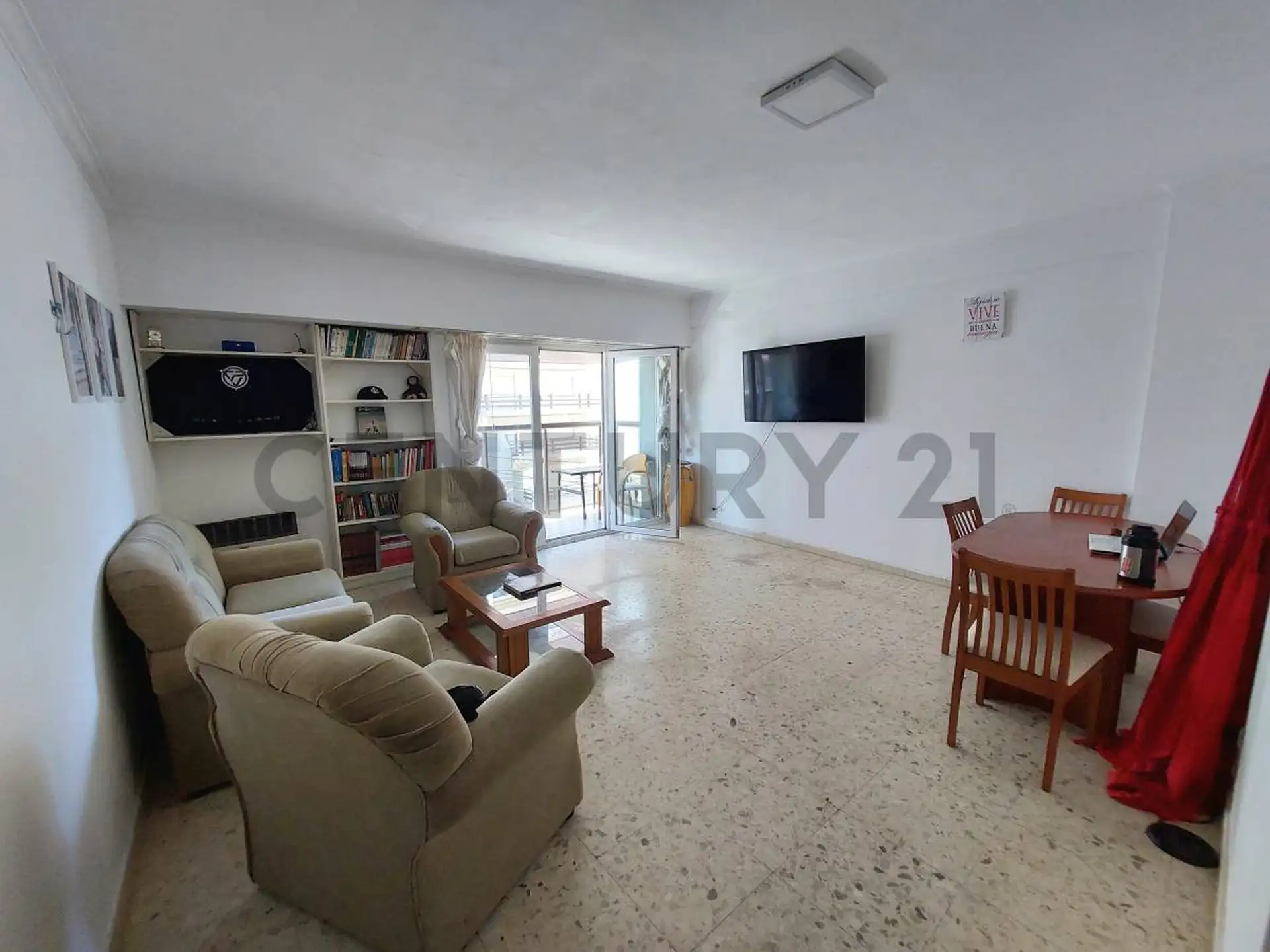 Venta departamento 3 ambientes c/balcón y espacio de cochera. Playa Varese