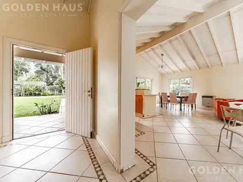 Casa en Venta con 4 cocheras