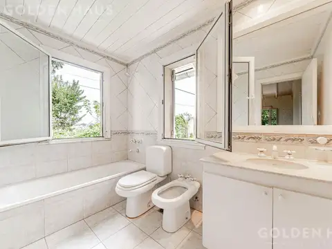 Casa 4 ambientes con 3 baños