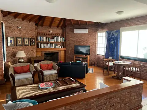 Casa en Venta con 4 cocheras