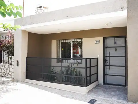 CASA ALTO ALBERDI 3 DORMITORIOS RECICLADA NUEVA