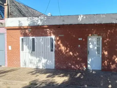 Casa de 5 ambientes, cochera, Peñaloza al 7100