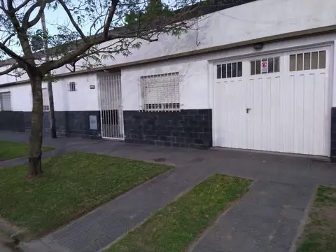 Alquiler de Casa 2 Dormitorios en Villa Elvira, La Plata