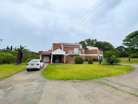 Casona con gran terreno en Libertador San Martin