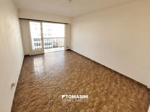 2 AMBIENTES A LA CALLE CON BALCON SALIENTE