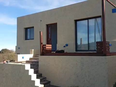 Casa en Alquiler con 2 cocheras