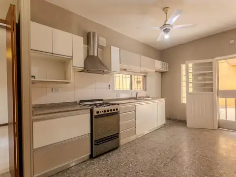 Casa 4 ambientes con 3 baños