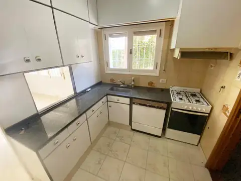 Casa en Alquiler con 2 cocheras