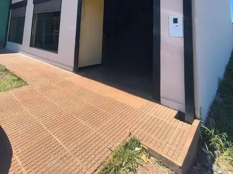 Espectacular local de 300m2 sobre Av. Cabo de Hornos