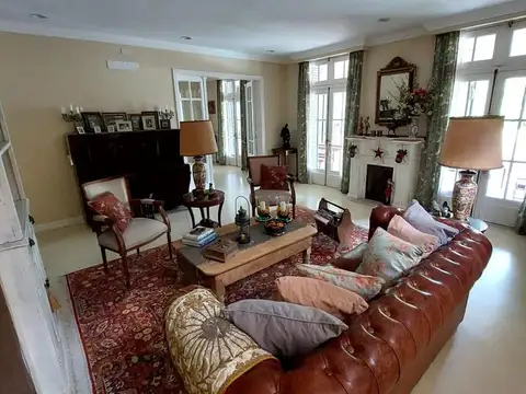 Casa en Venta con 2 cocheras