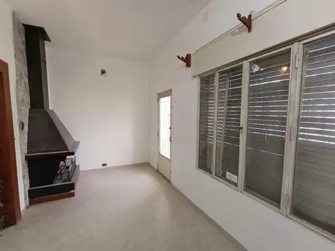 Casa 5 ambientes con 2 baños