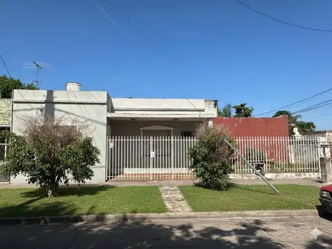 VENTA DE CASA EN ITUZAINGO DE 4 AMBIENTES - APTO CREDITO