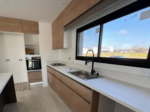 Casa en Venta en Monet Barrio Privado, USD 270.000