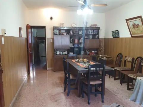 Casa en venta c/ cochera en Villa Ballester