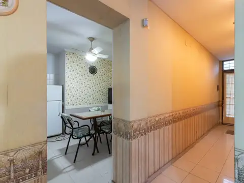VENTA - 2 CASAS DE 2 DORMITORIOS CADA UNA CON 2 COCHERAS - BARRIO ECHESORTU