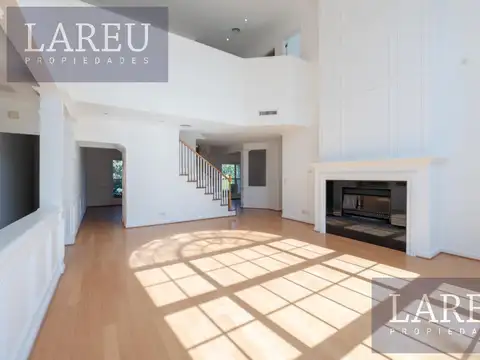 Casa en Venta con 6 cocheras