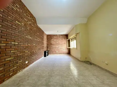 PH  al frente con patio y parrilla - Vergara 4500