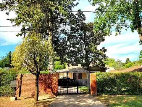 Casa en Venta con 3 cocheras