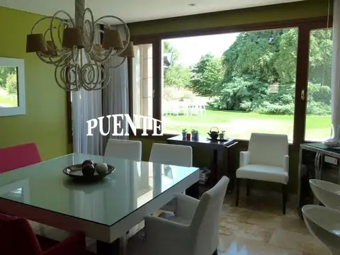 Casa 10 ambientes con 6 baños