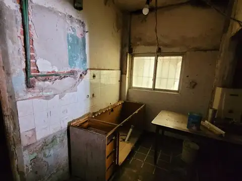 LOTE  CON CASA A DEMOLER