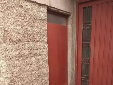 Casa 6 ambientes con 2 baños