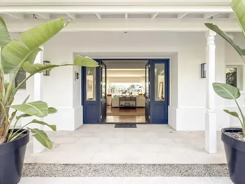 Venta de  Casa en doble lote al agua! - Santa Barbara