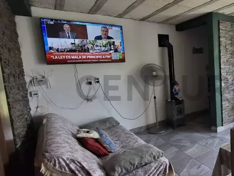 Venta de casa en Sicardi, 2 ambientes y jardín