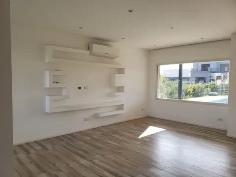 Venta/Alquiler - Casa con Pileta - Puertos del Lago - Escobar