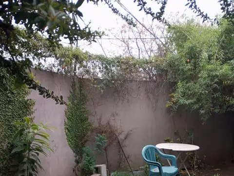 Alquiler monoambiente con patio a Mts de R25