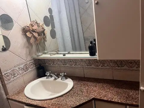 CASA  3 DORM COCHERA  Y JARDIN EN BARRIO PLATENSE