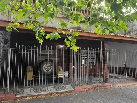 Andres Baranda e/  Amoedo y Madres Pza de Mayo