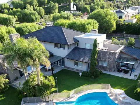 OPENHOUSE OFRECE a la venta Fantastica casa ubicada en Barrio Dalvian.