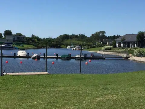 Terreno en Venta en Albanueva, USD 950.000