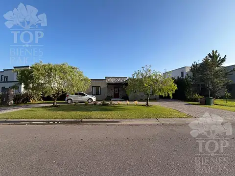 Hermosa casa en Venta en Barrio San Rafael, Villanueva