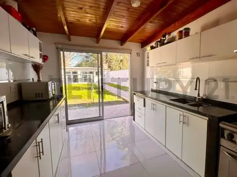 Casa en Venta con 1 cochera