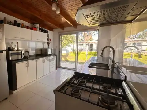 Casa 5 ambientes con 2 baños