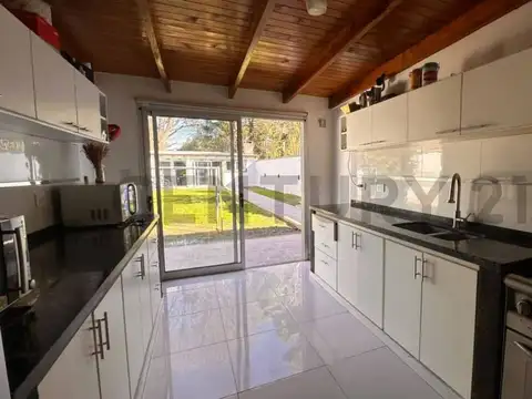 Casa en Venta con 1 cochera