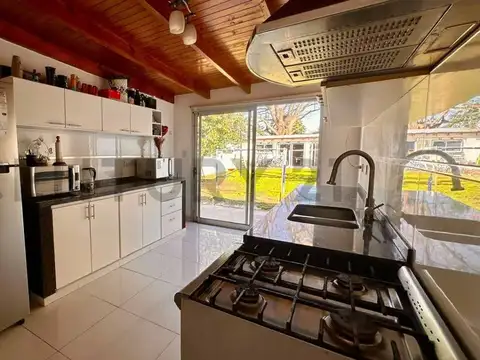 Casa 5 ambientes con 2 baños