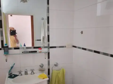 RETASADO  3 locales + 2 deptos. frente estacion