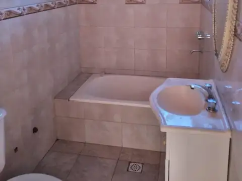 Casa en Venta en Rafael Calzada, USD 240.000