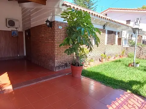 Casa 5 ambientes con 2 baños